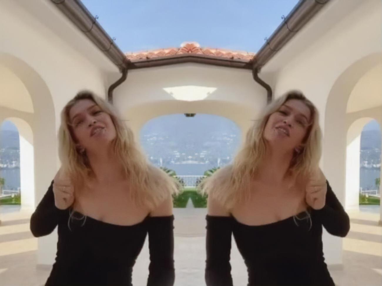 Брежнева:&nbsp;Это же так круто, когда у тебя есть сестра&nbsp;по крови или по духу!