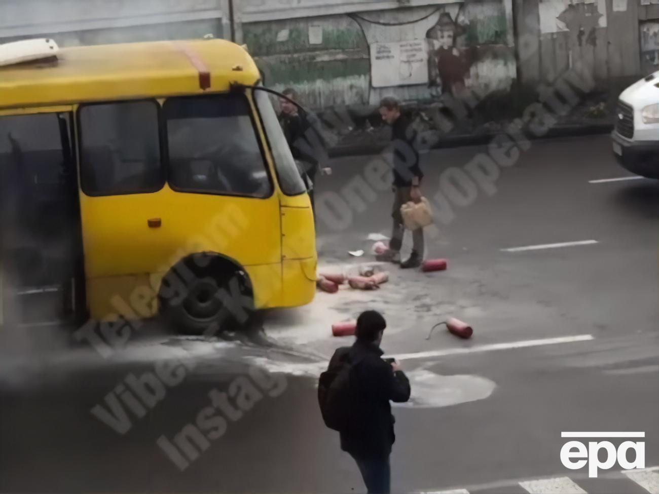 Тушить возгорание помогали водители авто, которые проезжали рядом