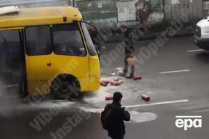 Тушить возгорание помогали водители авто, которые проезжали рядом