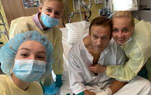 Навальний 18 днів перебував у комі