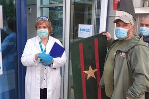 Учасники мітингу залишили біля клініки "погони" для Пальчевського