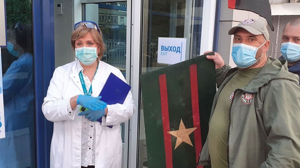 Учасники мітингу залишили біля клініки "погони" для Пальчевського