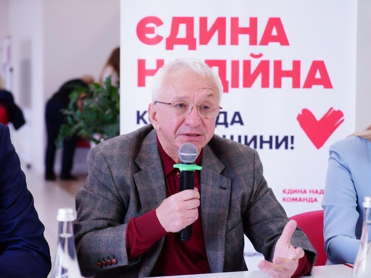 Кучеренко: Напоминаю, как рассчитывается платеж за содержание домов: берется сумма стоимости всех 16 обязательных услуг, суммируется по всему дому и делится на базе техпаспорта на количество квадратных метров жилой площади дома