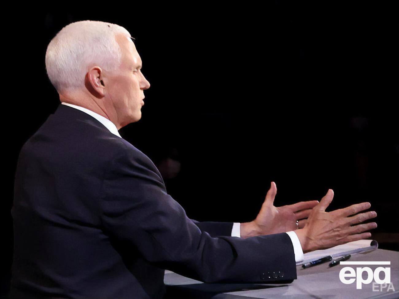 Муху на голове Пенса обсуждают активнее его дебатов с Харрис