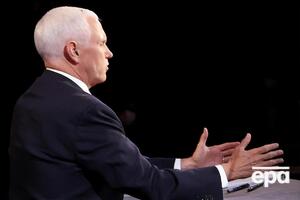 Муху на голове Пенса обсуждают активнее его дебатов с Харрис