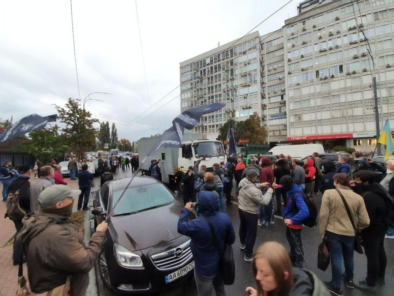 Інцидент трапився, коли група підтримки Антоненка блокувала автозак із ним, а спецназ поліції розганяв присутніх
