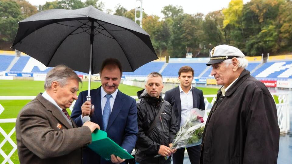 Александр Попов (второй слева): Мы не имеем права забывать, что это поколение, которое спасло страну от нацизма, а после войны восстановило Киев и подняло нашу экономику