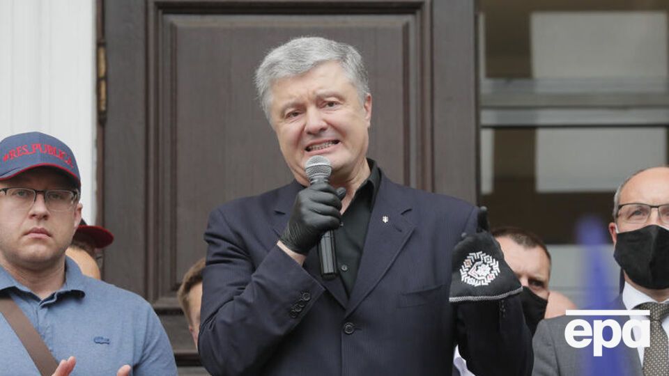 Найгучніший скандал навколо ймовірних офшорних компаній Порошенка розгорівся після публікації Panama Papers
