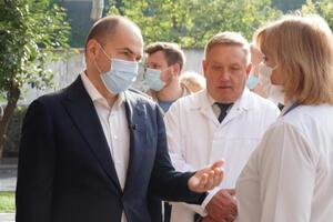 Степанов розповів, що клінічні випробування специфічної гіперімунної плазми крові наразі тривають у США