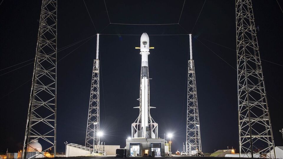 Спутник будет выведен в космос ракетой Falcon 9