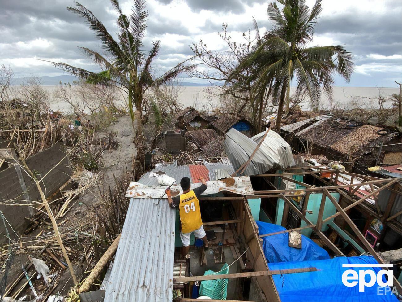 Тайфун разрушил жилые дома