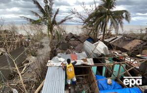 Тайфун разрушил жилые дома