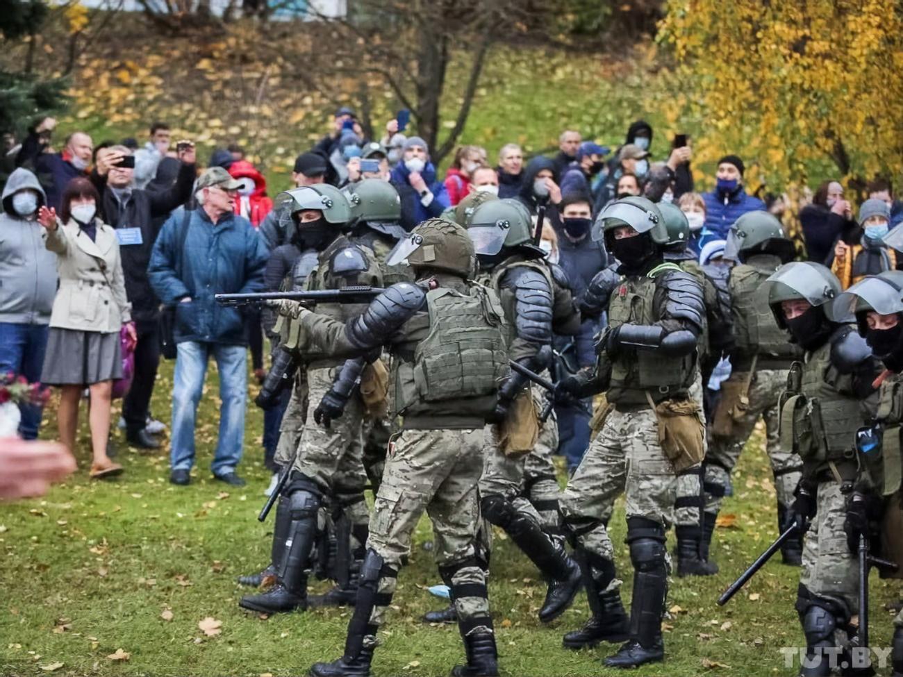 Силовики начали задерживать протестующих