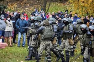 Силовики почали затримувати протестувальників
