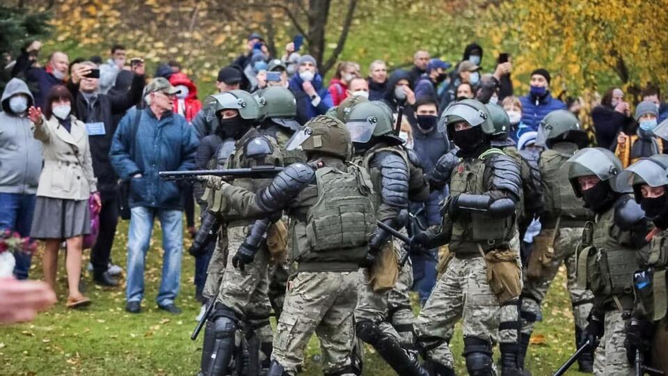 Силовики почали затримувати протестувальників