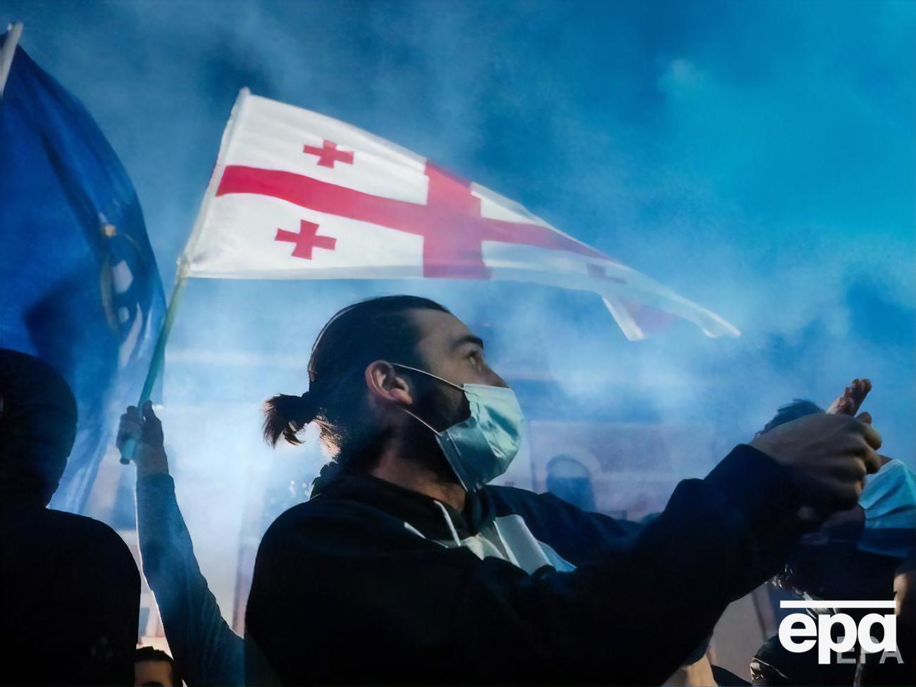 У резиденции Иванишвили протестующие скандировали: "Уходи"