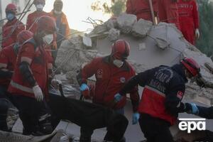 Поисково-спасательные работы в Измире продолжаются в восьми разрушенных зданиях