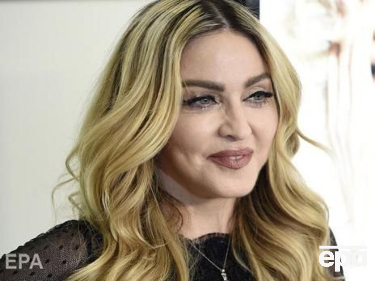 Мадонна показала рожеві шкарпетки з принтом