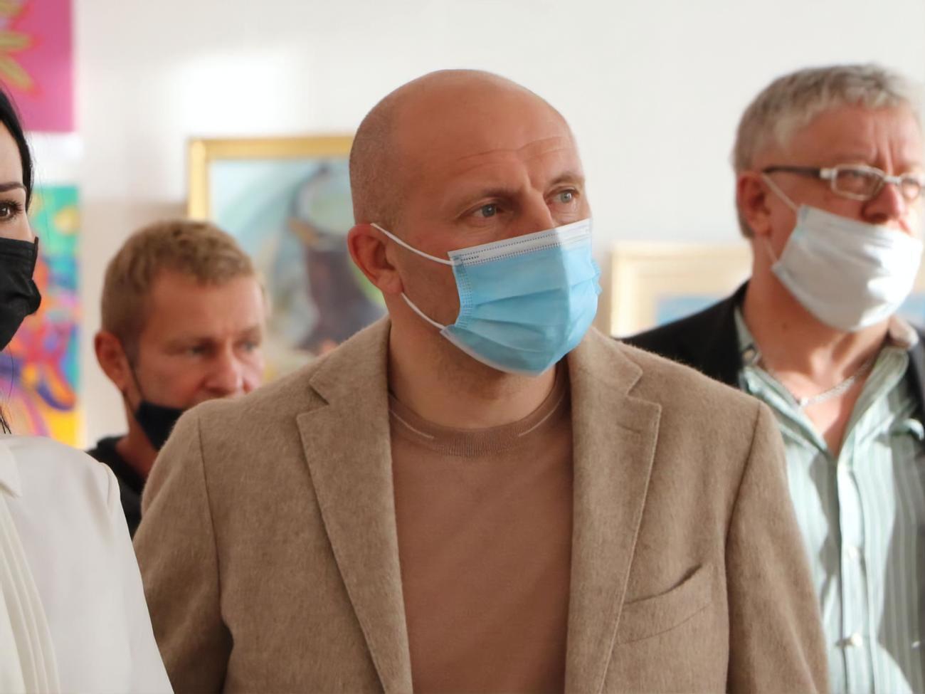 Бондаренко работает дистанционно