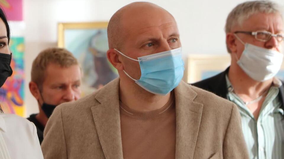 Бондаренко работает дистанционно