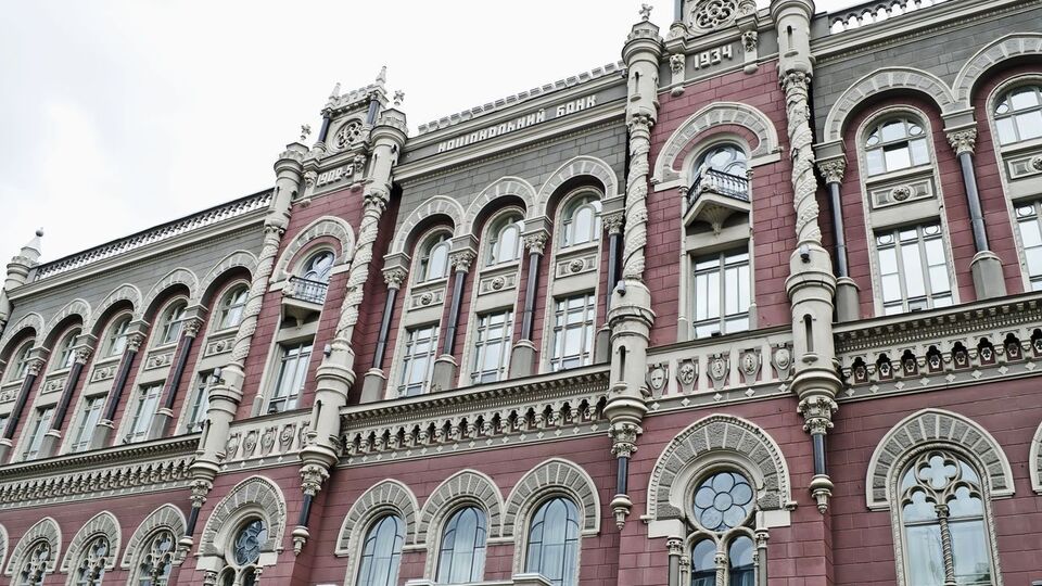 За даними НБУ, з України за кордон протягом дев'яти місяців переказали $575 млн в еквіваленті