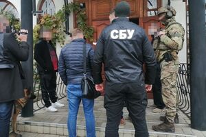 Правоохранители провели девять обысков по месту жительства и работы фигурантов