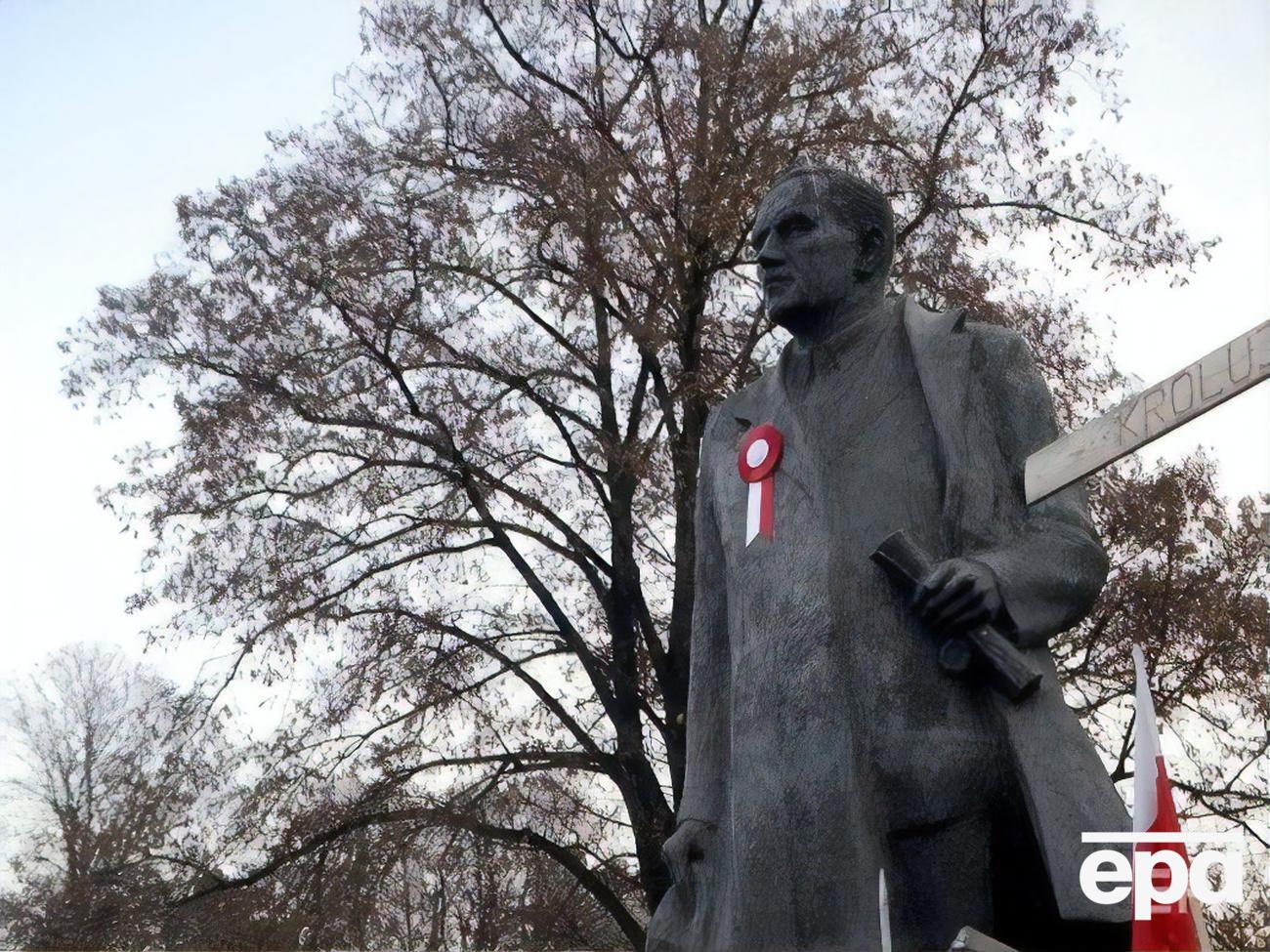Дмовский выступал&nbsp;за полную ассимиляцию-полонизацию украинцев и белорусов