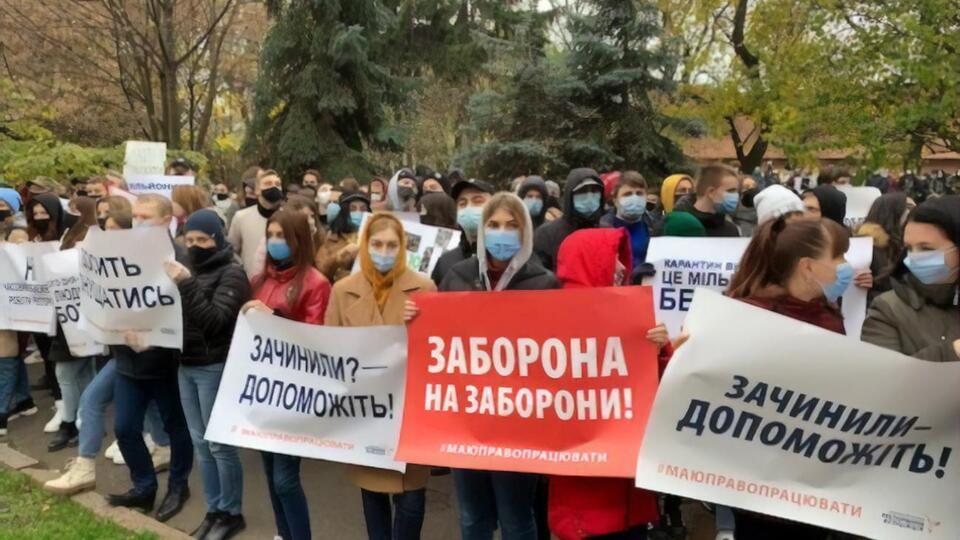 Влада Львова на прохання мітингувальників уже пообіцяла не підтримувати введення "карантину вихідного дня"
