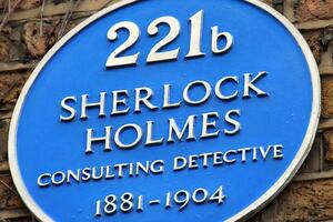 Если верить классику, в доме по адресу Бейкер-стрит, 221b жил детектив Шерлок Холмс
