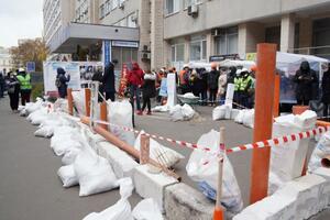 Митингующие требуют также обнародования всех протоколов комиссии по предоставлению разрешений ГАСК за последние шесть – семь месяцев