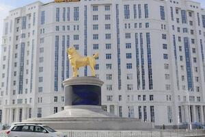 Памятник установили возле нового жилого комплекса