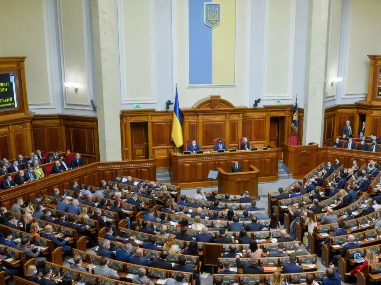 Щоб законопроєкт винесли на розгляд в Раді, треба зібрати 150 підписів