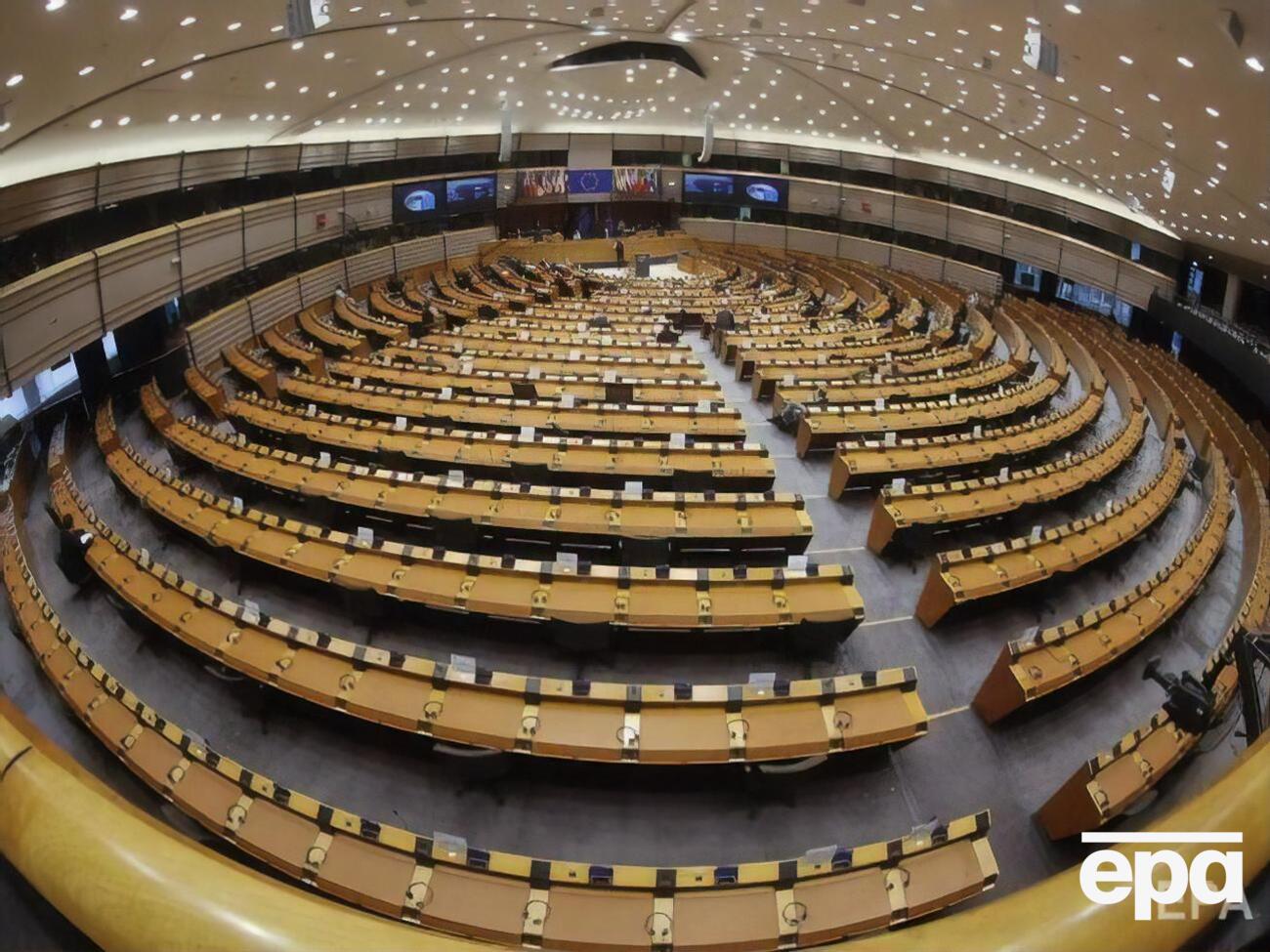 Наприкінці жовтня ЄП перейшов на пленарні засідання в прямому ефірі