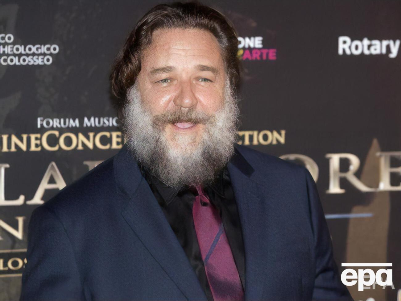 Раніше Кроу був одружений з актрисою Спенсер