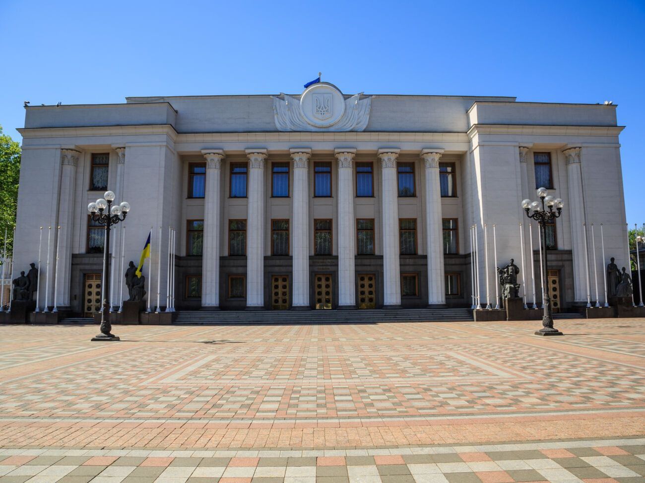 Згідно з результатами опитування, до парламенту проходить чотири партії