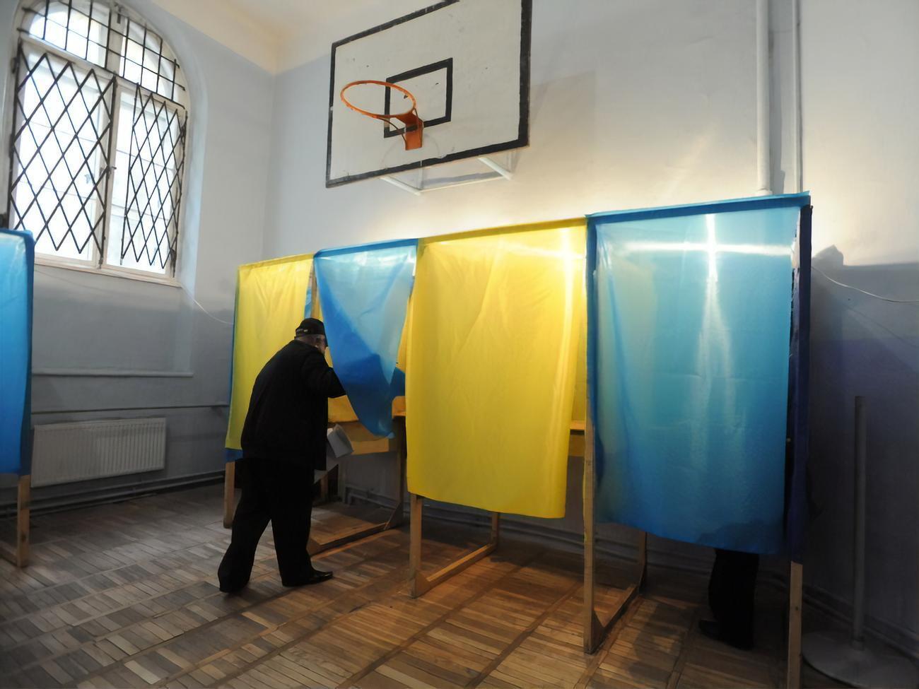 Перший тур місцевих виборів провели в Україні 25 жовтня