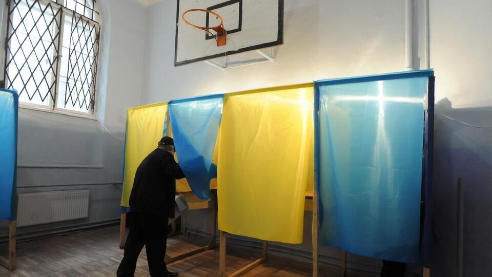 Перший тур місцевих виборів провели в Україні 25 жовтня