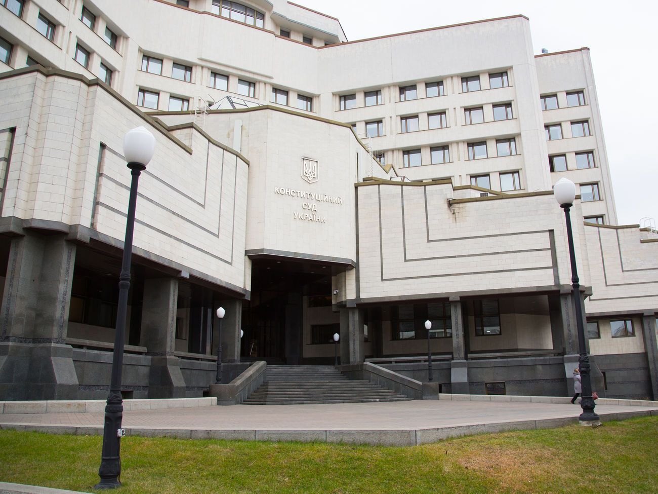 27 октября КСУ отменил часть положений антикоррупционных законов