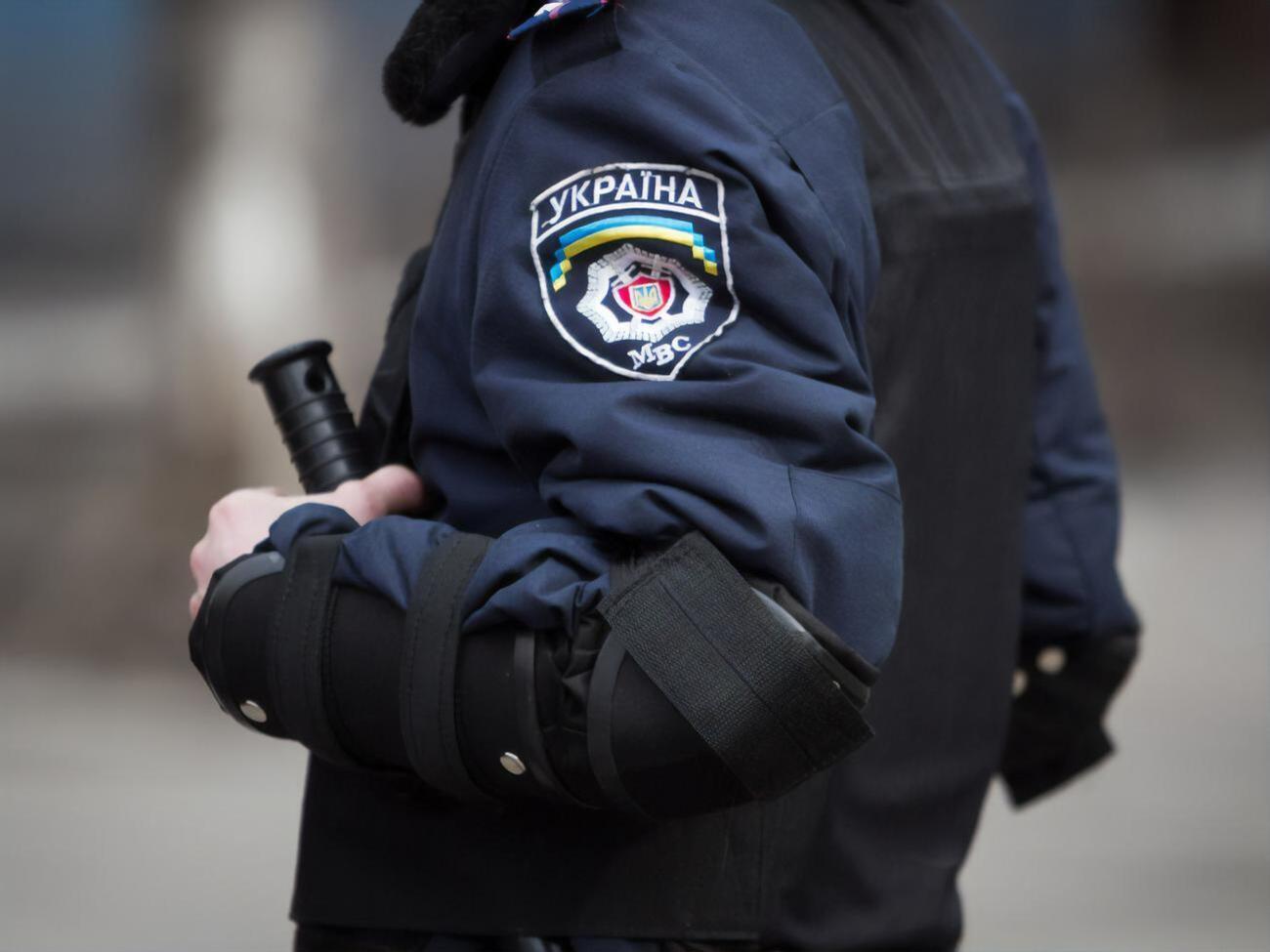 Поліцейські застосували табельну зброю проти нападників