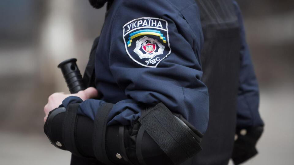 Поліцейські застосували табельну зброю проти нападників
