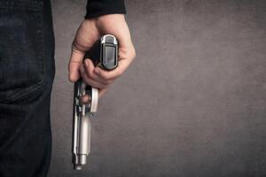 Кількість необлікованої вогнепальної зброї на руках в українців перевищує 4,5 млн одиниць