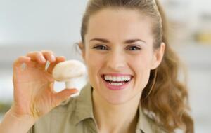 Шампиньоны растут в дикой природе и культивируются массово