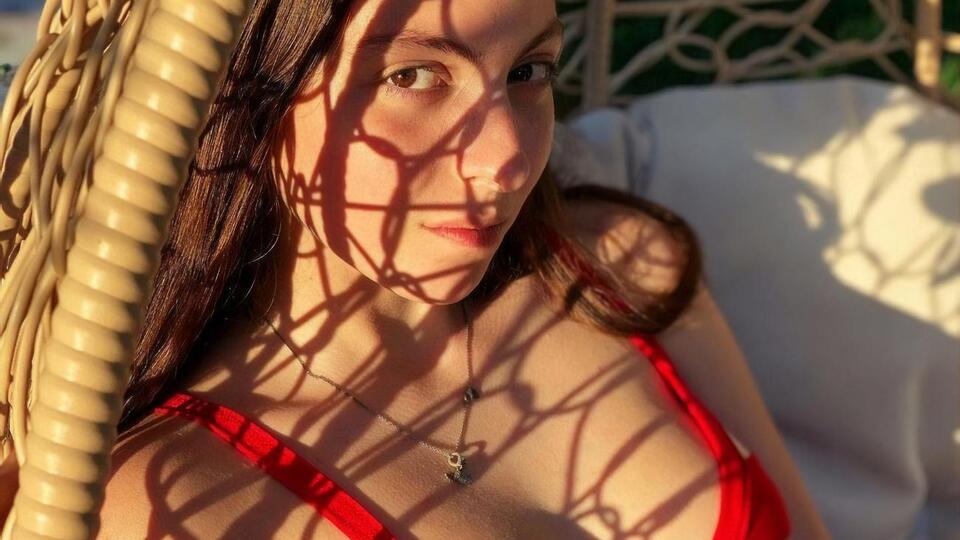 Маша Полякова: Як ви думаєте, дівчина має себе занижувати і свої переваги чи увиразнювати й перебільшувати їх?