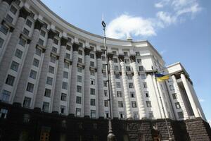 Журналисты отмечают, что за подписью Петрашко были изданы два приказа одним числом и с одинаковыми номерами