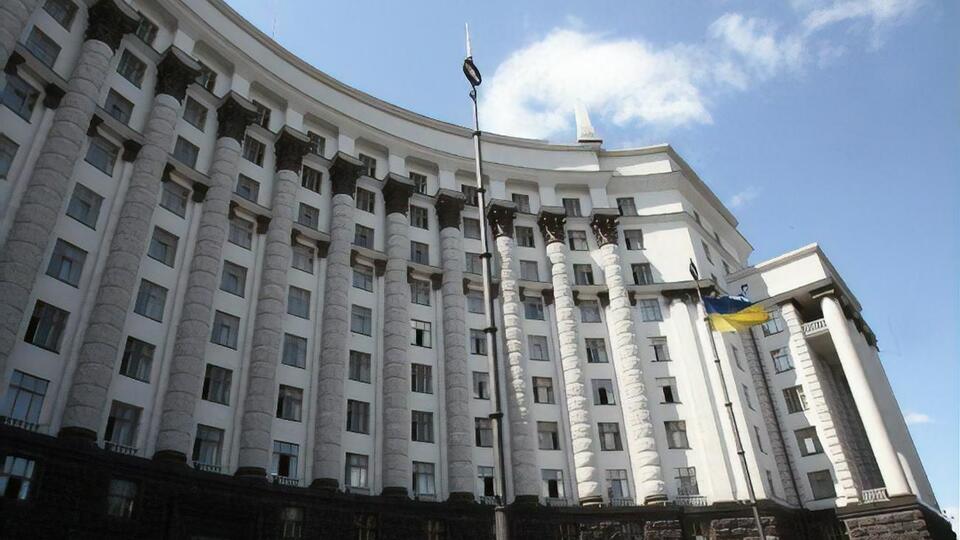 Журналисты отмечают, что за подписью Петрашко были изданы два приказа одним числом и с одинаковыми номерами
