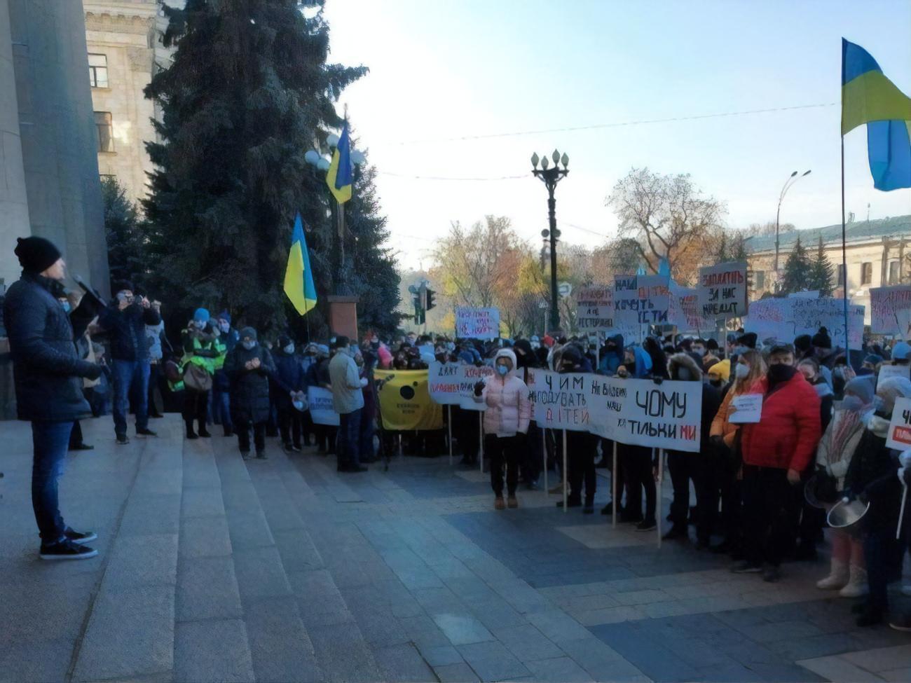 Митингующие говорили, что в выходные дни зарабатывают больше, чем в будни