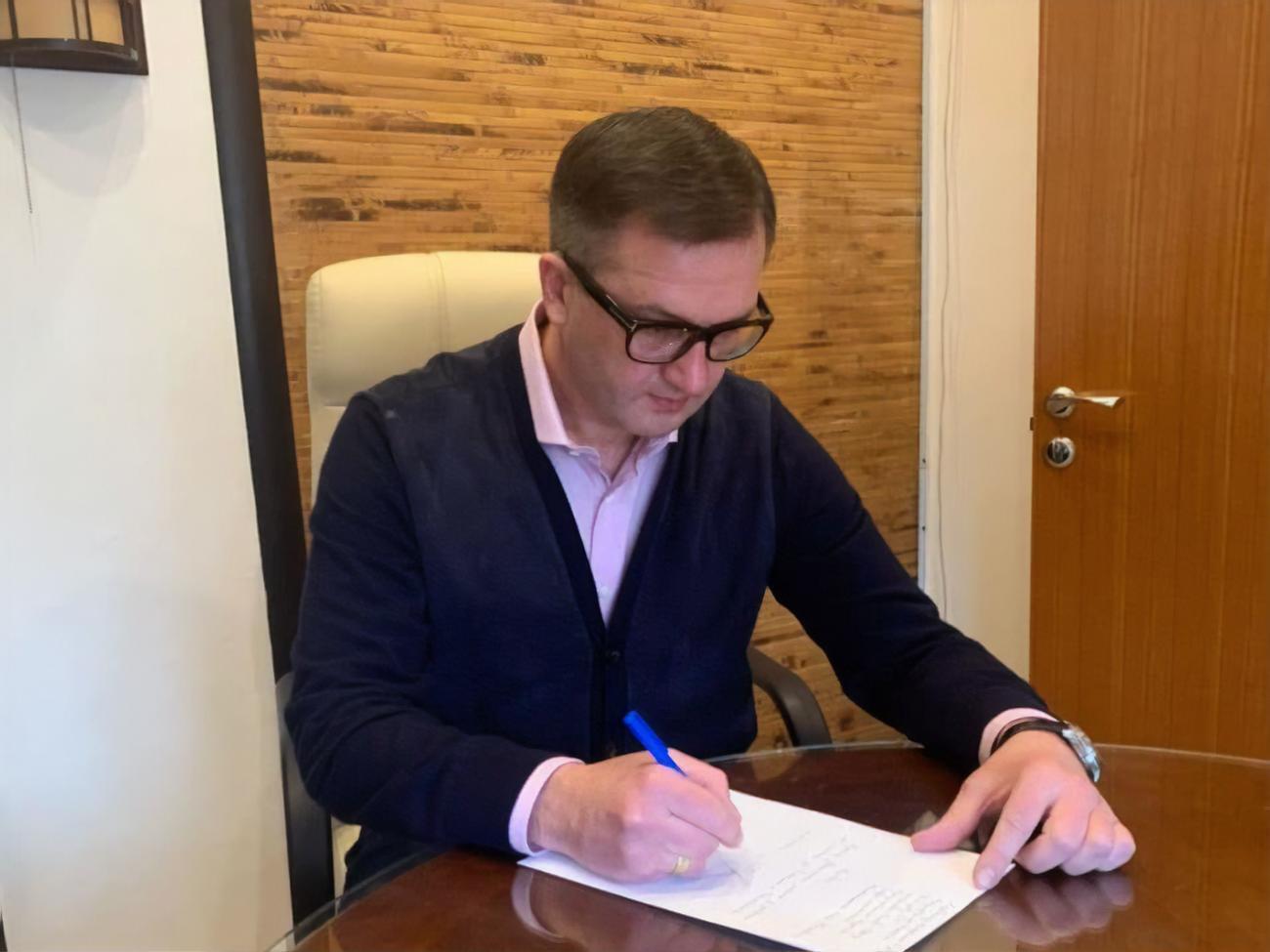 Уманський: За дивним "збігом обставин" новим вимогам [тендера] відповідає тільки шість компаній