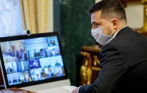 Зеленский: Как это ни парадоксально, но хочу поблагодарить наших оппонентов за фейк о том, что мое лечение стоит миллионы гривен в день. Спасибо, что даете возможность посмеяться