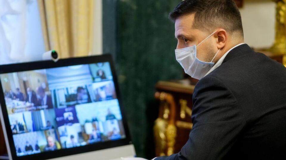 Зеленський: Як це не парадоксально, але хочу подякувати нашим опонентам за фейк про те, що моє лікування коштує мільйони гривень на день. Дякую, що даєте змогу посміятися