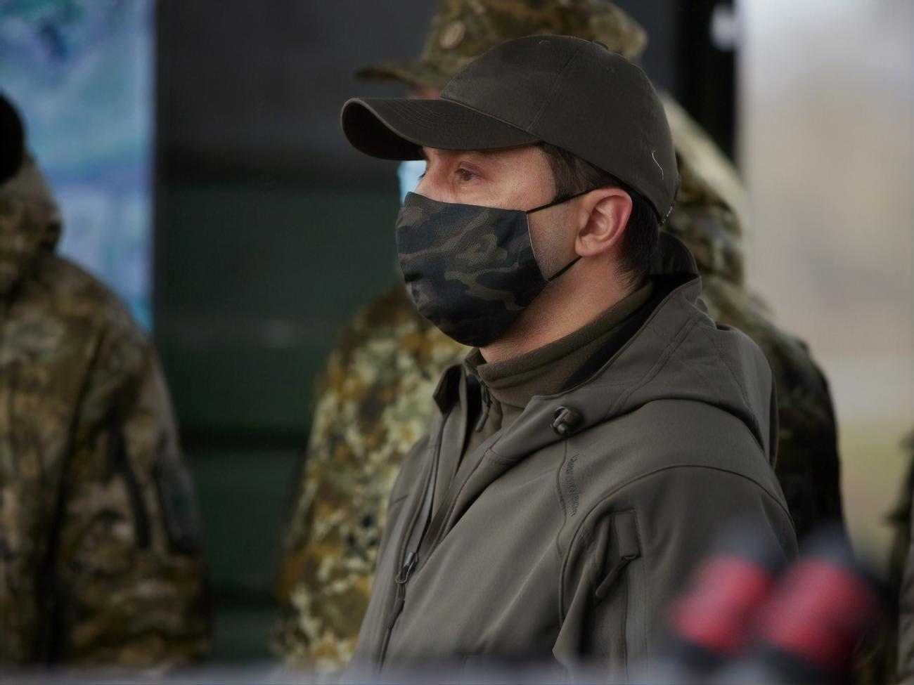 Зеленський: Сьогодні Україна робить усе, щоб це нарешті закінчилося. І коли я кажу "це", &ndash; я не тільки про КПВВ, я про "це", яке коїться сьомий рік. І інакше, як "воно", це назвати не можна